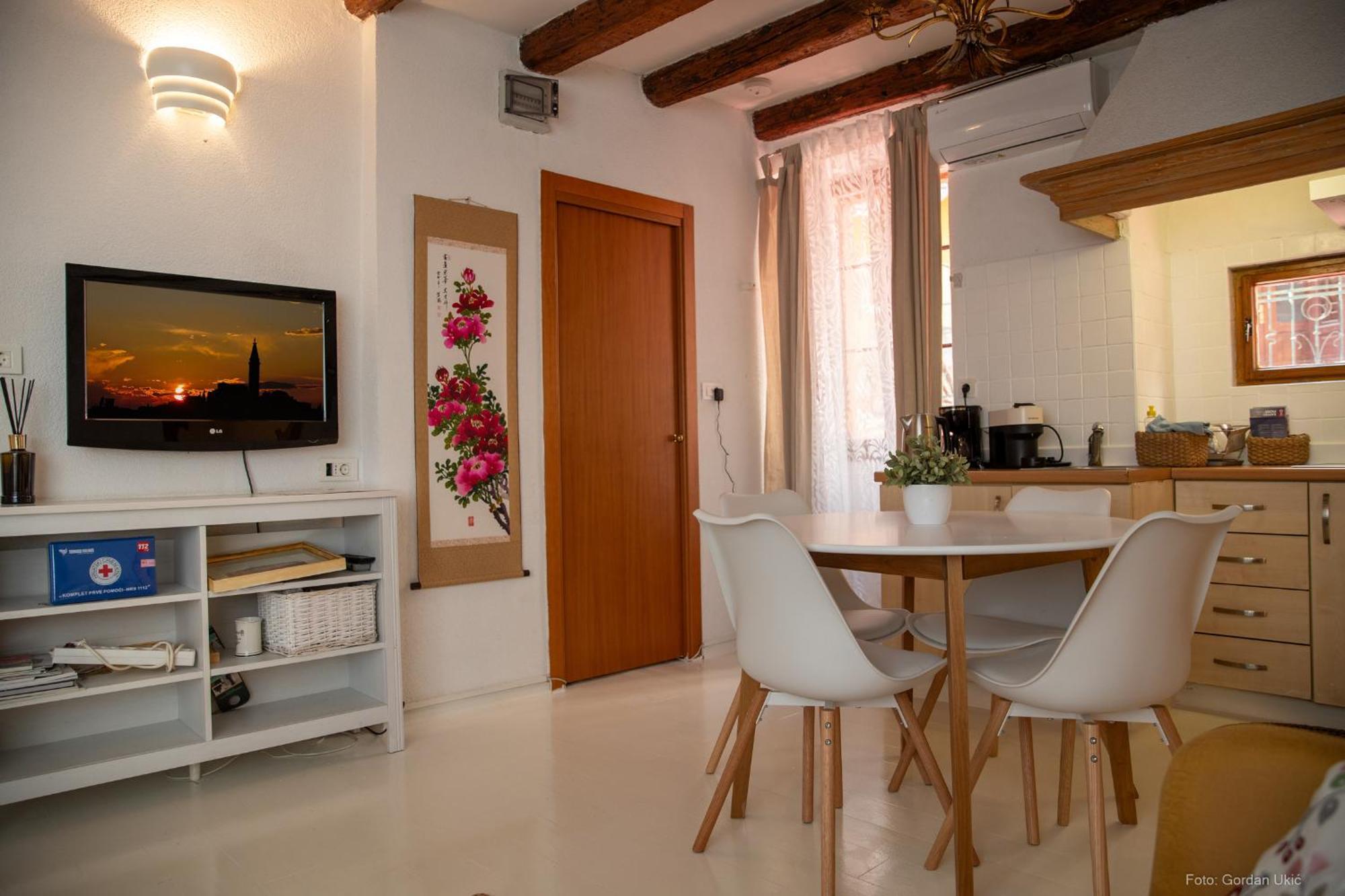 Apartment Jolli Ровин Екстериор снимка